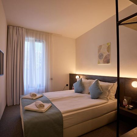 Bizarre Boutique Hotel Varna Bagian luar foto