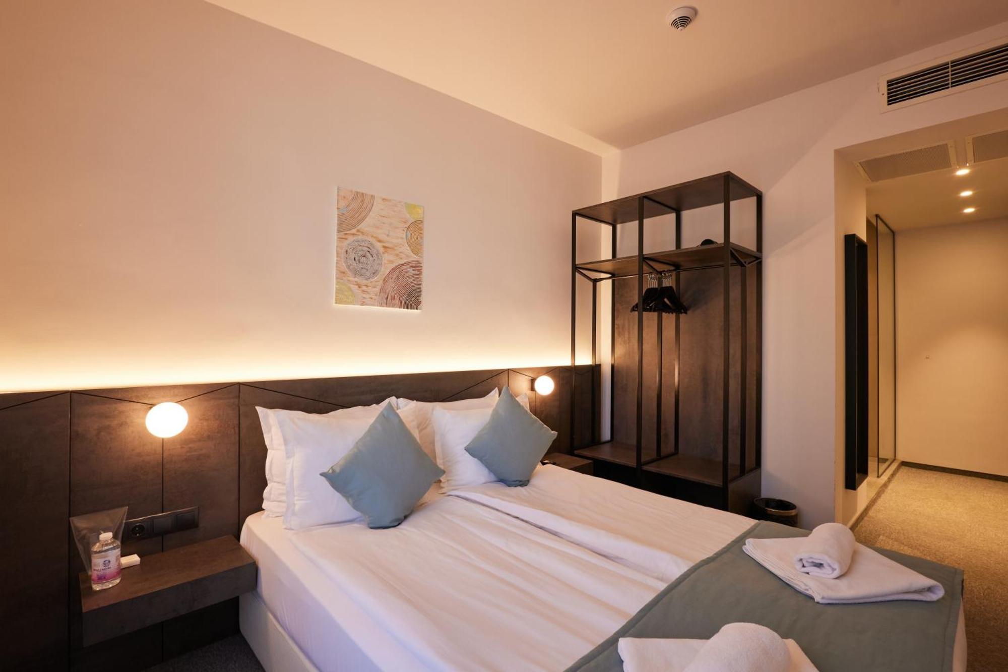 Bizarre Boutique Hotel Varna Bagian luar foto