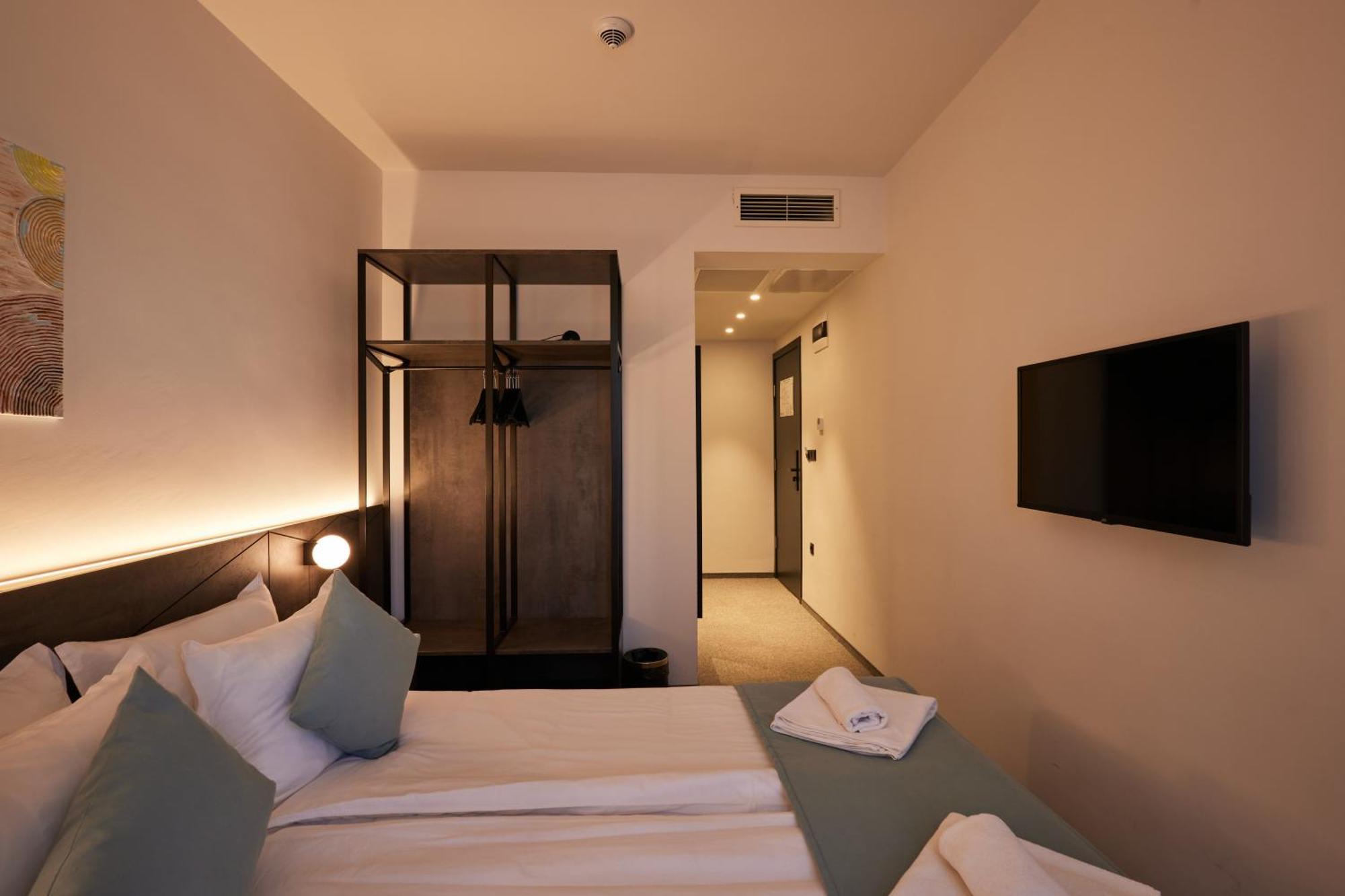 Bizarre Boutique Hotel Varna Bagian luar foto