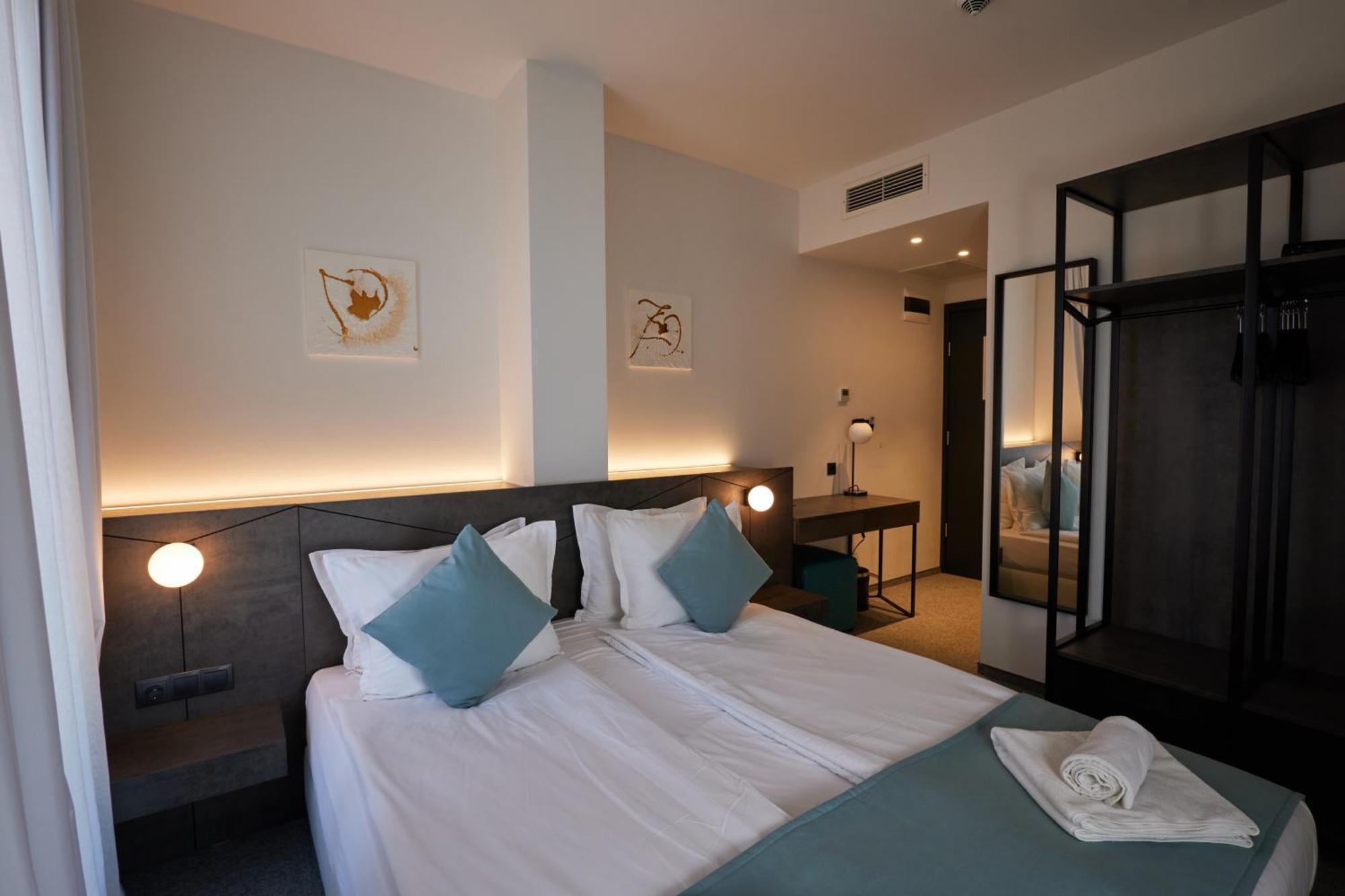 Bizarre Boutique Hotel Varna Bagian luar foto