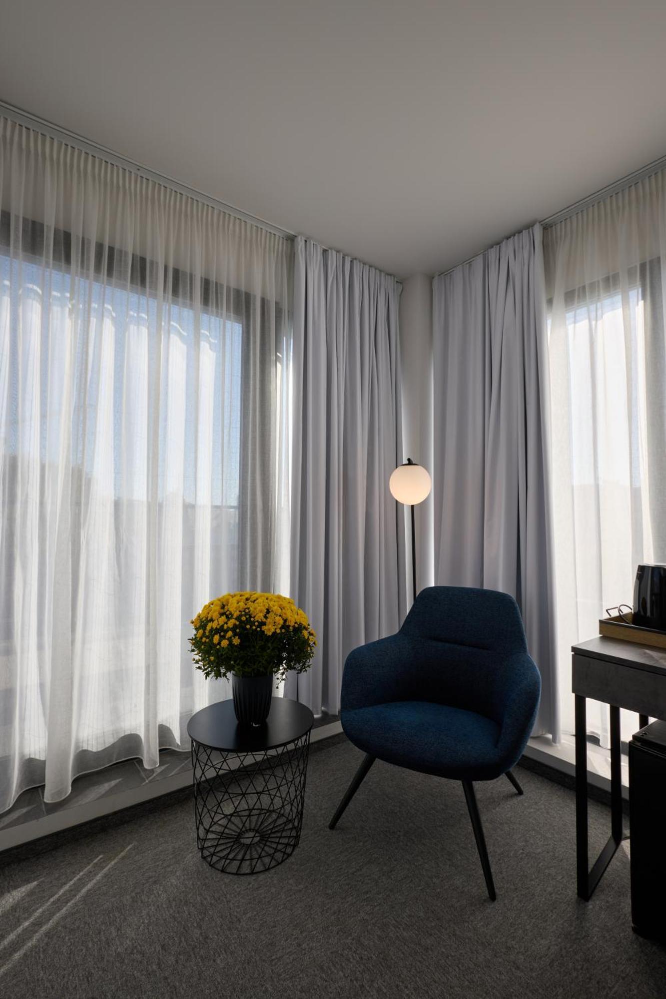 Bizarre Boutique Hotel Varna Bagian luar foto