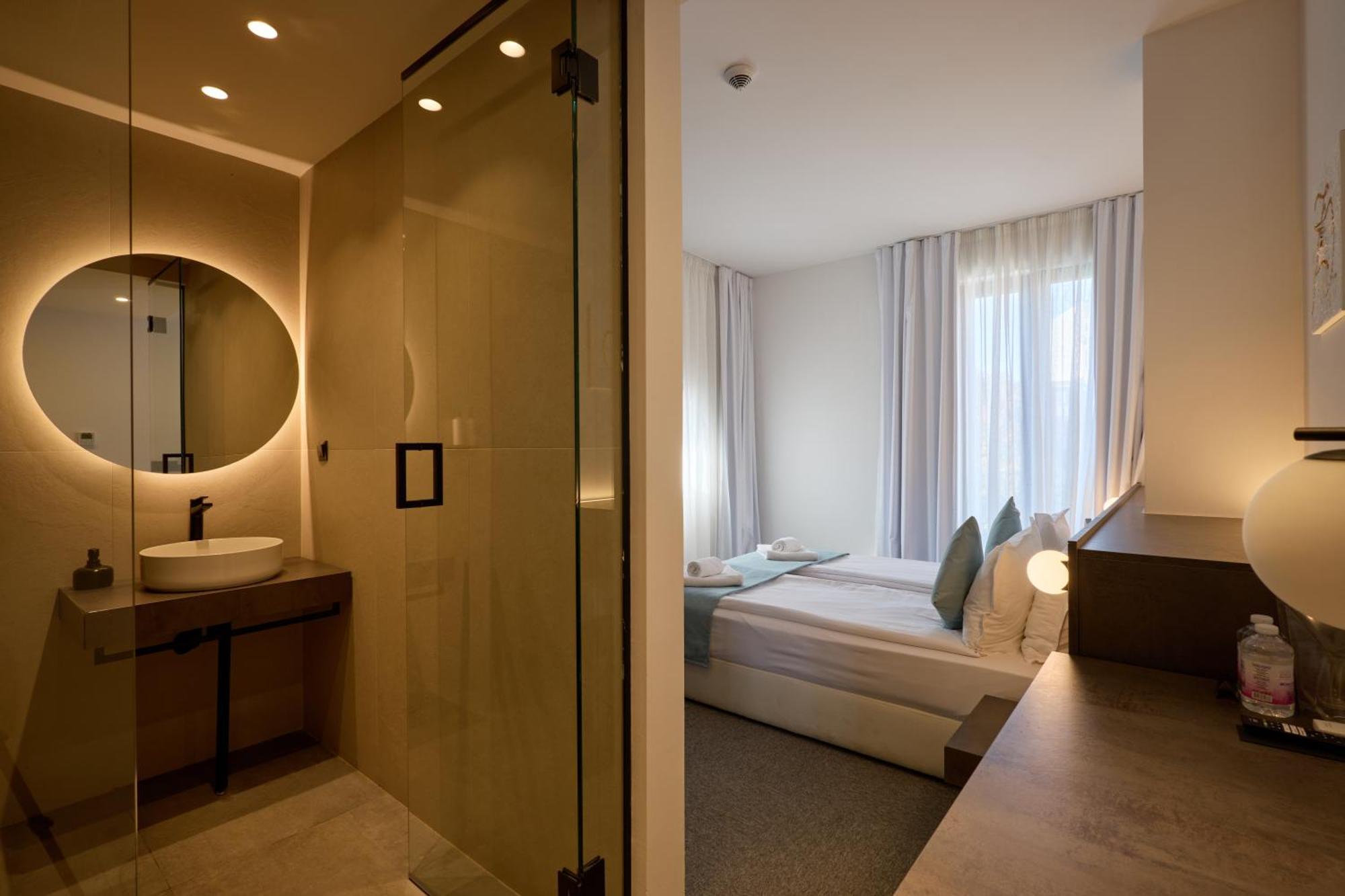 Bizarre Boutique Hotel Varna Bagian luar foto