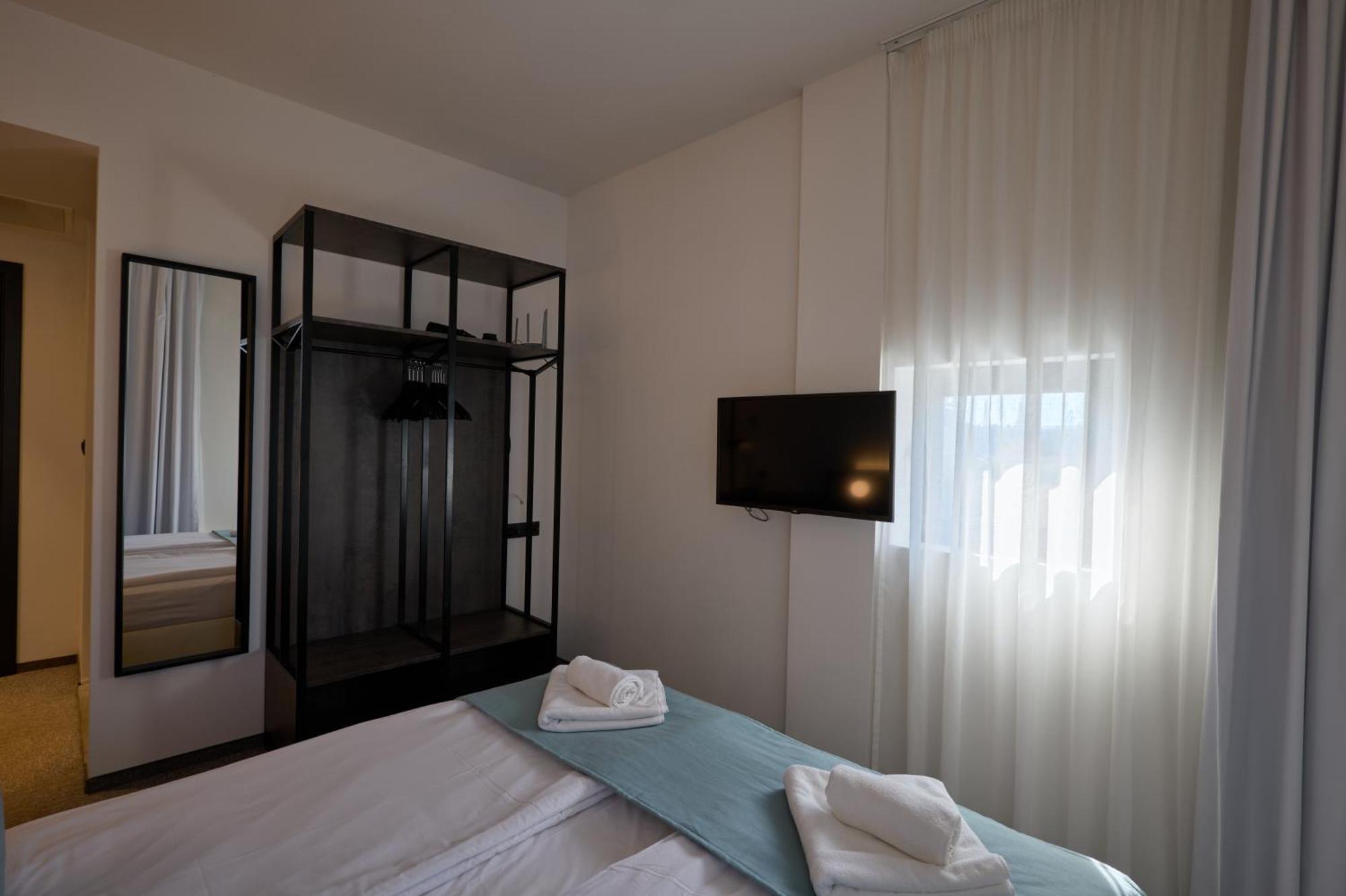 Bizarre Boutique Hotel Varna Bagian luar foto