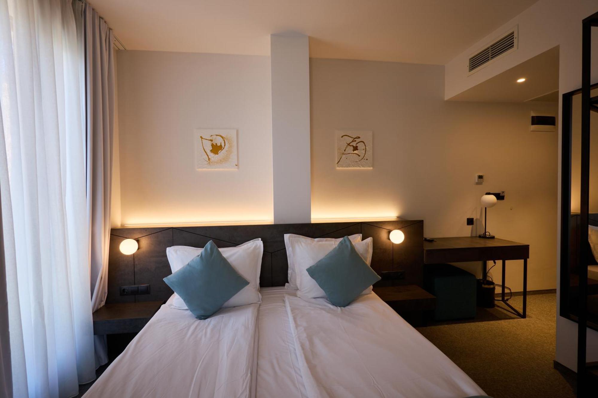 Bizarre Boutique Hotel Varna Bagian luar foto