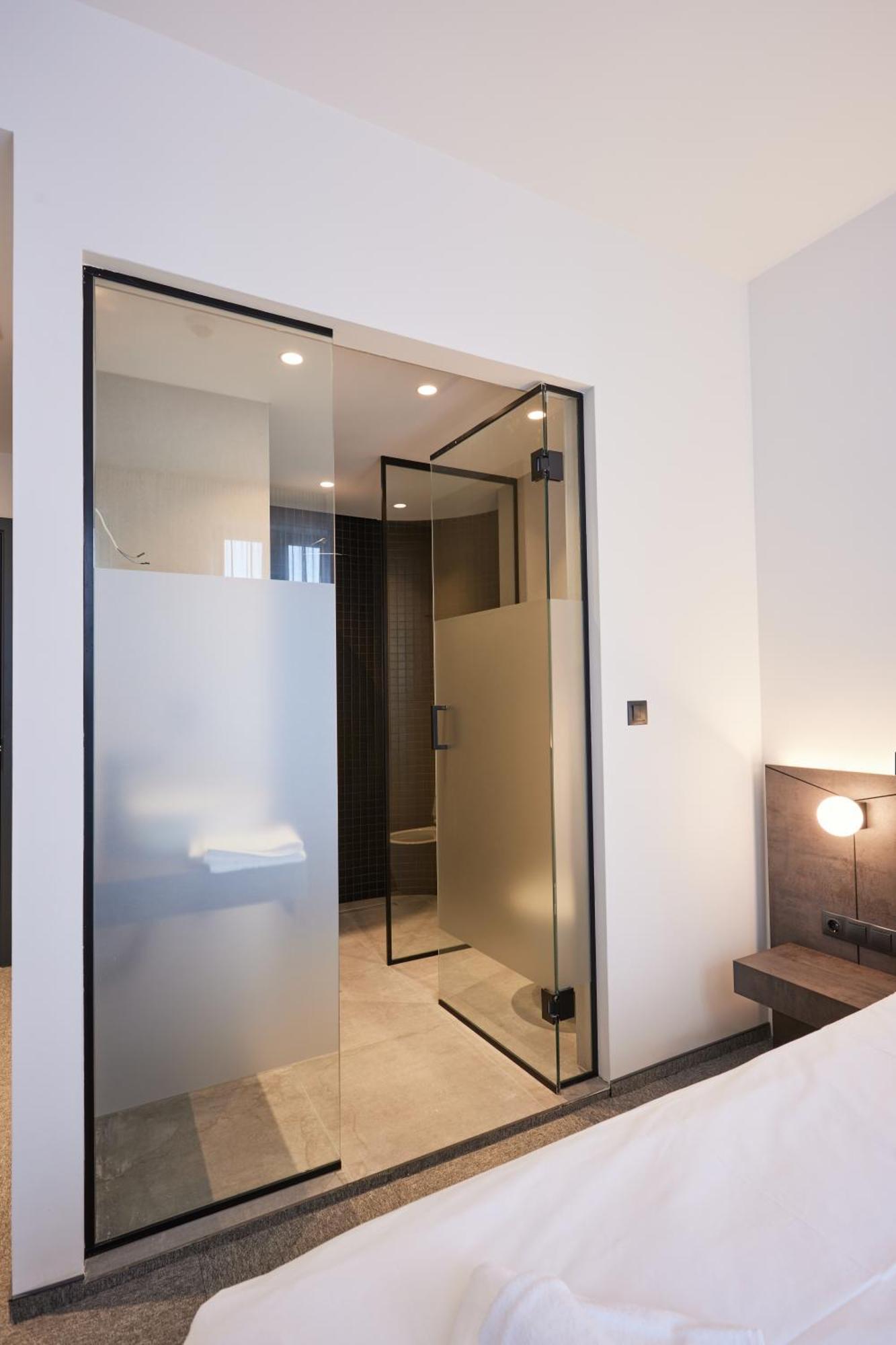 Bizarre Boutique Hotel Varna Bagian luar foto