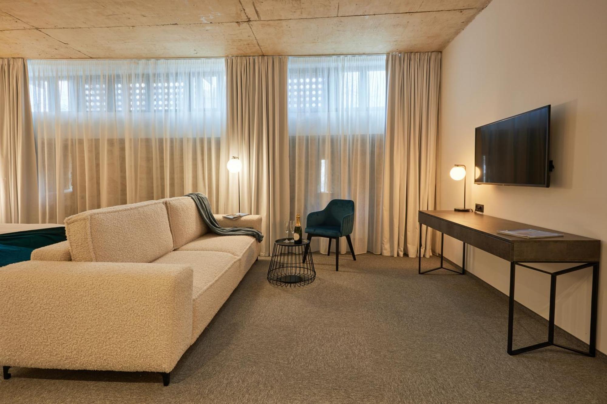 Bizarre Boutique Hotel Varna Bagian luar foto
